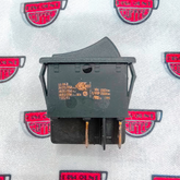 INTERRUPTOR NEGRO VAPOR CON LUZ AMBAR 16A 250V MAGISTER/BELLINI